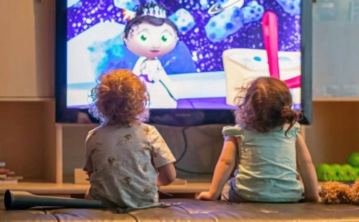 اثرات منفی تماشای تلویزیون برای کودکان