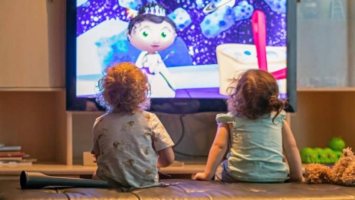 اثرات منفی تماشای تلویزیون برای کودکان