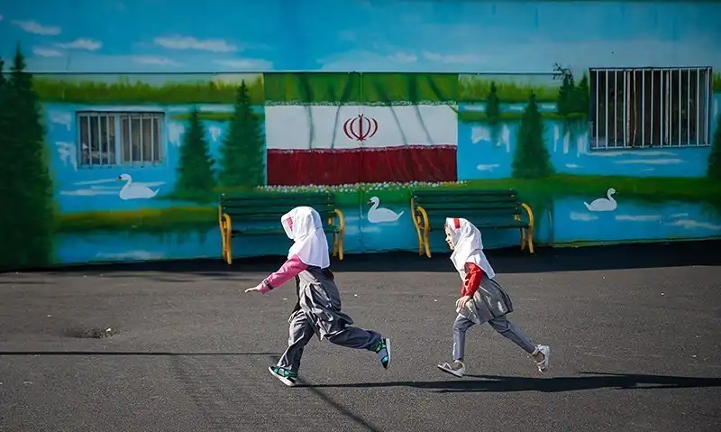 کودک بازمانده از تحصیل به مدرسه